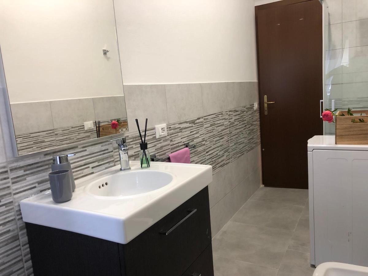 Ampio Bilocale A Milano Milão Exterior foto