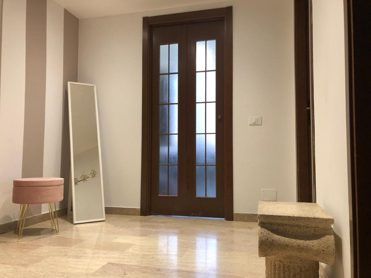 Ampio Bilocale A Milano Milão Exterior foto